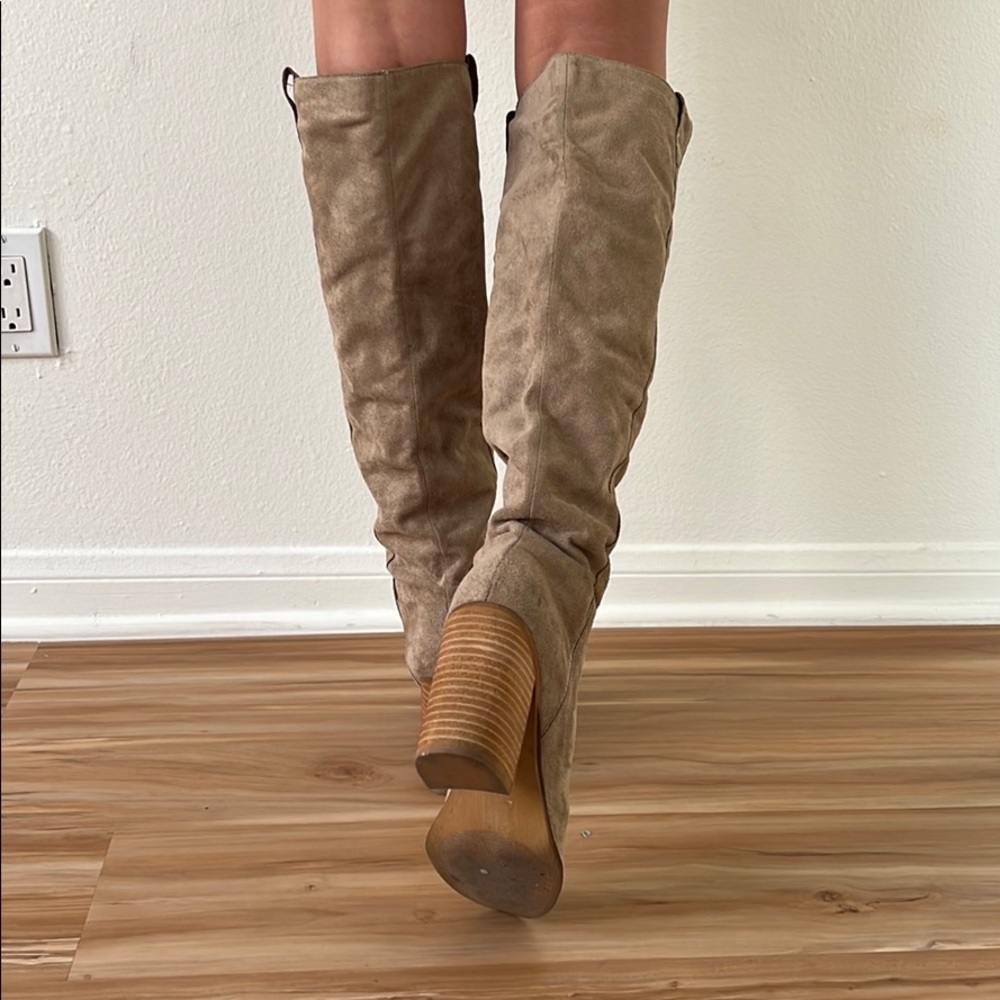 Boots - Picture 3 of 6